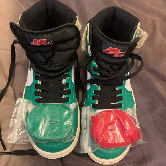 Air Jordan 1s mid - Picture 2 of 2